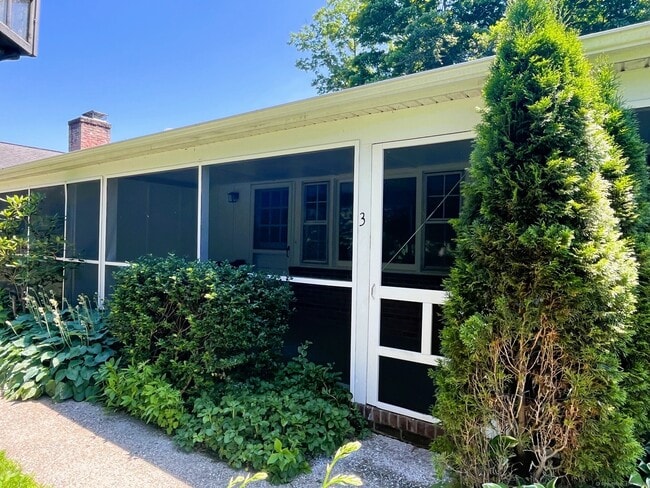 3 Arbor Dr in Brookfield, CT - Building Photo - Building Photo