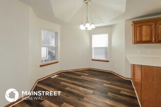 309 SW Creek Ridge Drive . in Grain Valley, MO - Foto de edificio - Building Photo