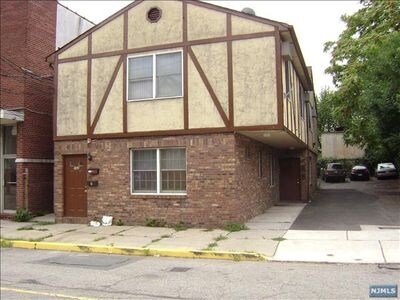 162 Franklin Ave in Hasbrouck Heights, NJ - Building Photo