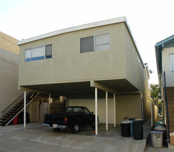 507 Acacia Ave in Corona Del Mar, CA - Building Photo - Building Photo