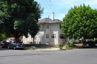 2171 NE Schuyler St in Portland, OR - Foto de edificio - Building Photo