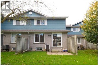 455 Kingscourt Dr in Waterloo, ON - Building Photo - Building Photo