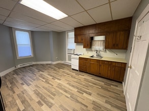 147 Main St N in Douglassville, PA - Building Photo - Building Photo