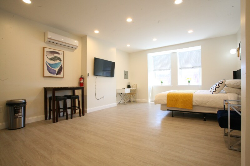 4417 Sansom St in Philadelphia, PA - Building Photo