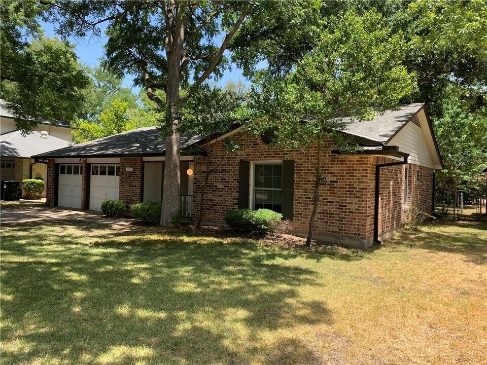 12411 Burlywood Trail in Austin, TX - Building Photo