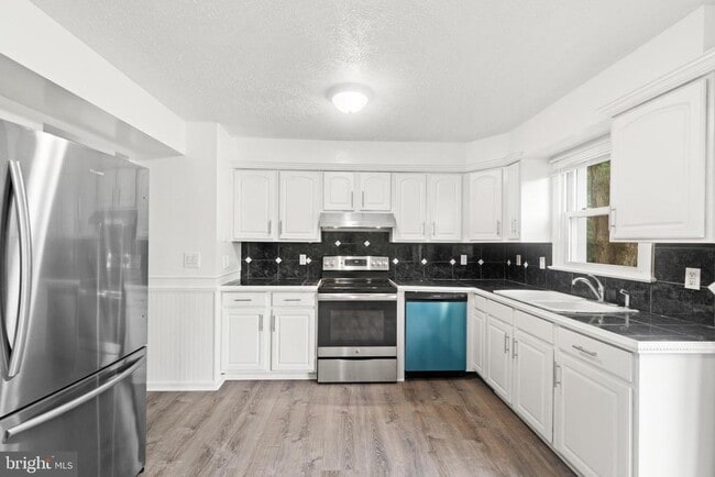 45629 Frank Hayden Ln in California, MD - Building Photo - Building Photo