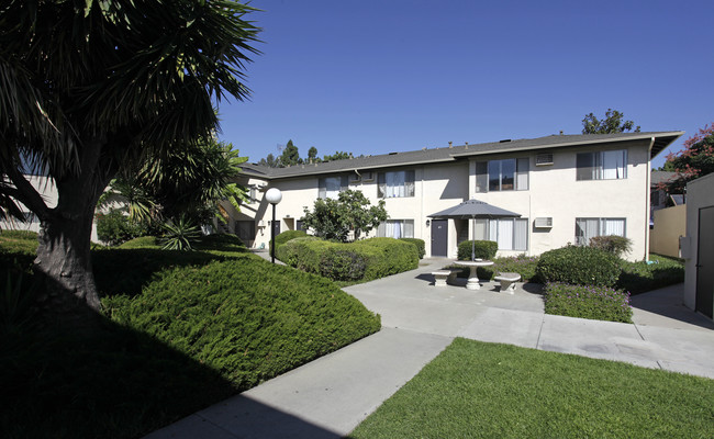 King Of Spain Apartments in Anaheim, CA - Building Photo - Building Photo