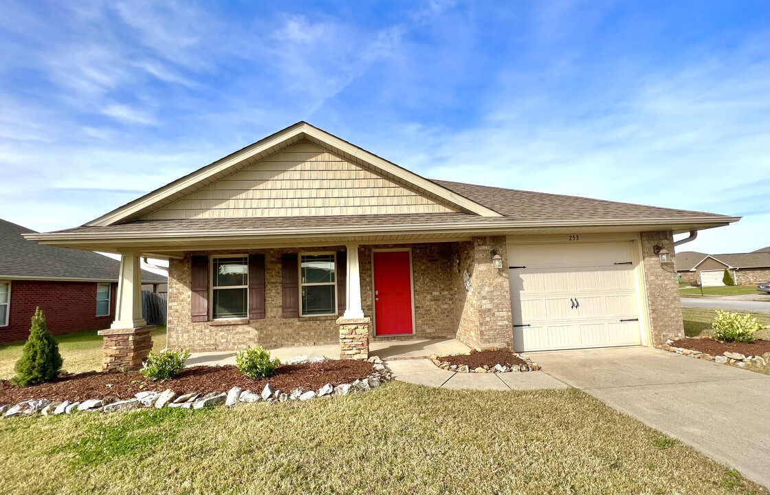 253 Village Springs Dr in Madison, AL - Building Photo