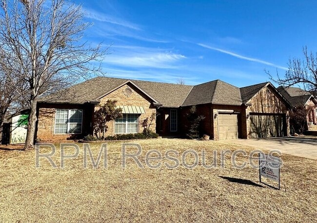 6213 N Woodcreek Ct in Oklahoma City, OK - Building Photo - Building Photo
