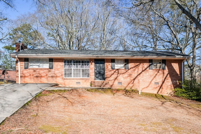 property at 1072 Laurel Ln NW