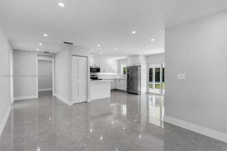 10790 SW 66th Dr in Miami, FL - Building Photo - Building Photo