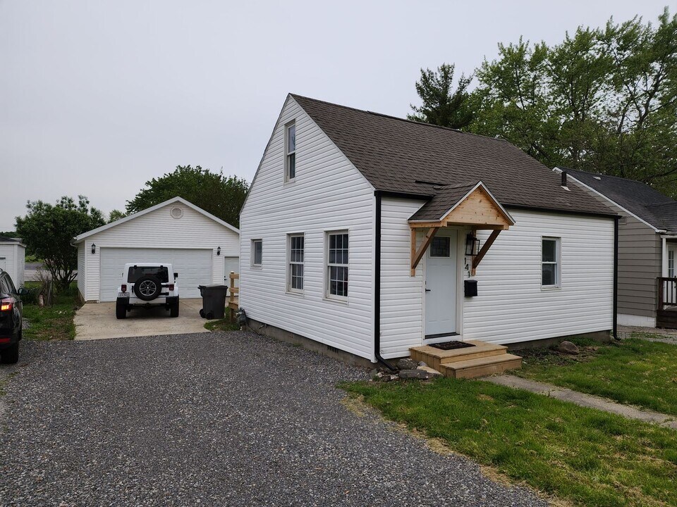 141 W Lane Ave in Lima, OH - Building Photo