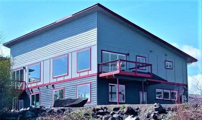 3735 Klindt Dr in The Dalles, OR - Building Photo - Building Photo