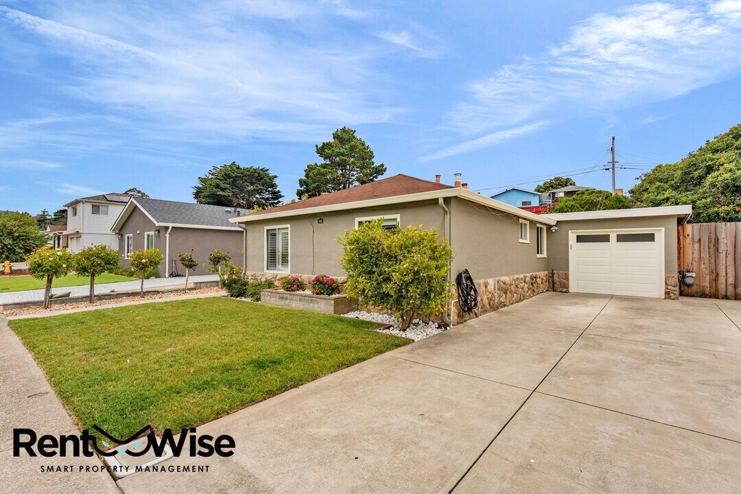 110 Cuesta Dr in South San Francisco, CA - Building Photo