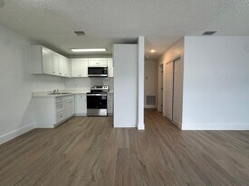 6032 SW 25th St in Miramar, FL - Building Photo