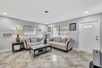 4901 NW 27th Way in Fort Lauderdale, FL - Building Photo - Building Photo