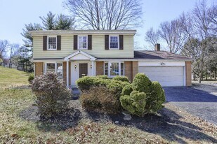 332 Deerfield Rd in Camp Hill, PA - Building Photo