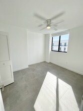 1940 Van Buren St, Unit 701 in Hollywood, FL - Building Photo - Building Photo