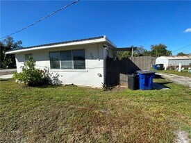 1746 Pacific Ave in North Fort Myers, FL - Building Photo