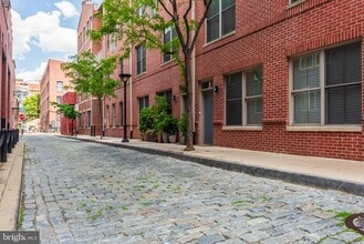 133 N Bread St in Philadelphia, PA - Building Photo - Building Photo
