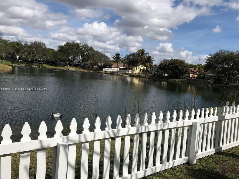 9803 SW 59th St in Cooper City, FL - Building Photo