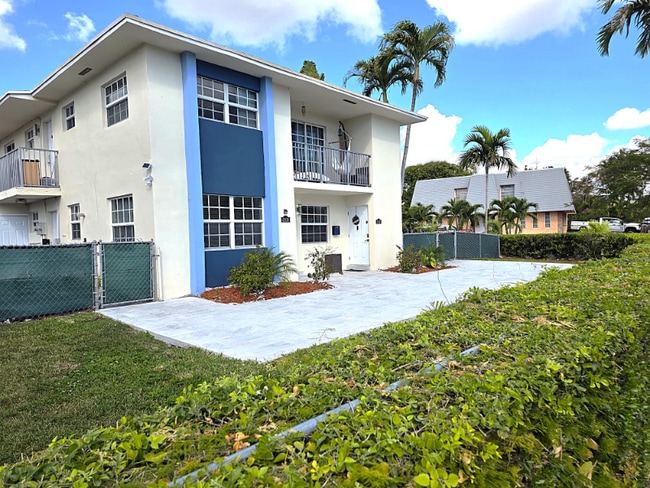 9100 SW 95th Ave in Miami, FL - Foto de edificio - Building Photo
