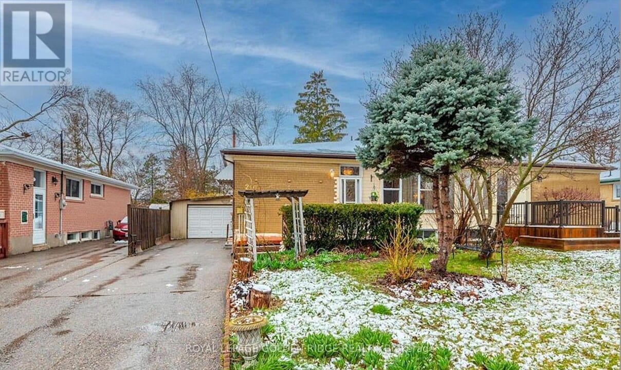 230 Axminster Dr in Richmond Hill, ON - Building Photo