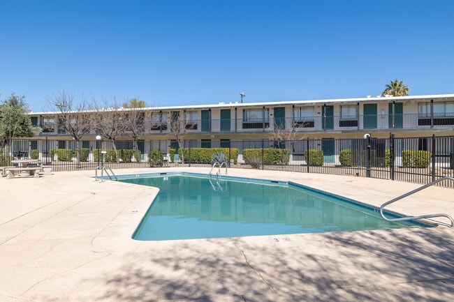 The Axis - Tucson Apartments