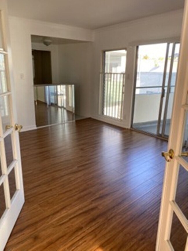 454 N Oakhurst Dr Apartments and Nearby Beverly Hills Apartments For