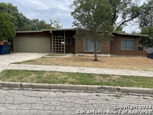 335 Montfort Dr in San Antonio, TX - Building Photo