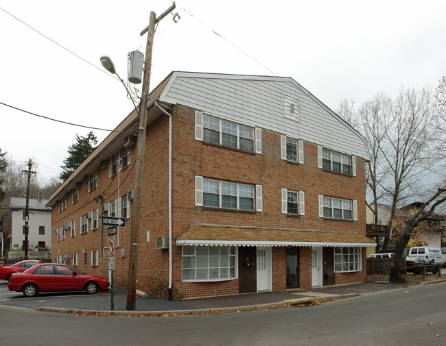 136 S Main St in New Hope, PA - Foto de edificio - Building Photo