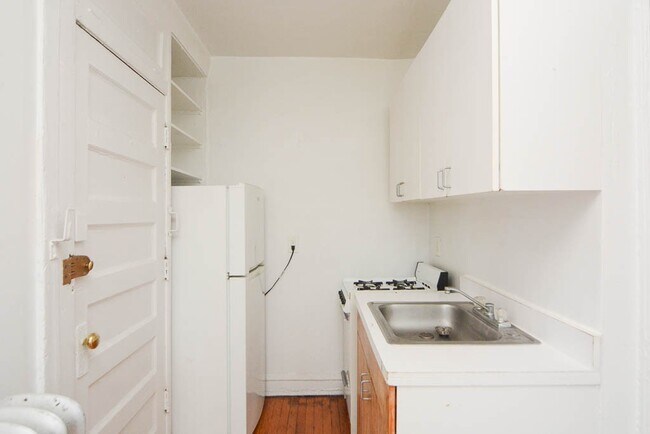 3310 W Schubert Ave in Chicago, IL - Building Photo - Building Photo