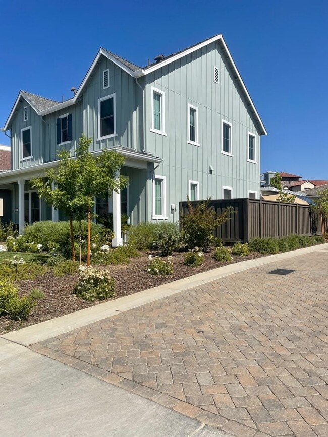 5155 Sutter Park Way in Sacramento, CA - Building Photo - Building Photo