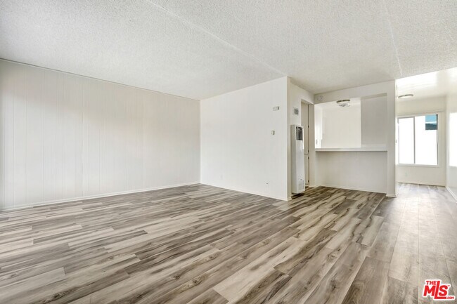 property at 1140 N Clark St