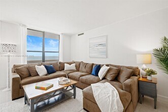 10185 Collins Ave in Bal Harbour, FL - Building Photo - Building Photo