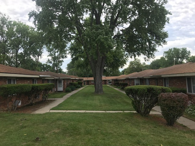 Hillview Apartments in Toledo, OH - Building Photo