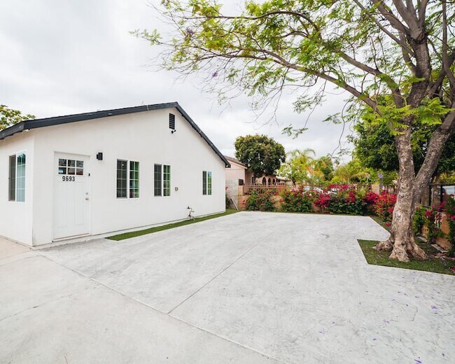 9693 Amboy Ave Rentals in Pacoima, CA