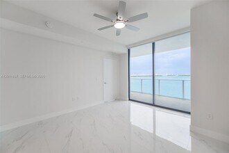 700 NE 24th St, Unit 904 in Miami, FL - Building Photo - Building Photo