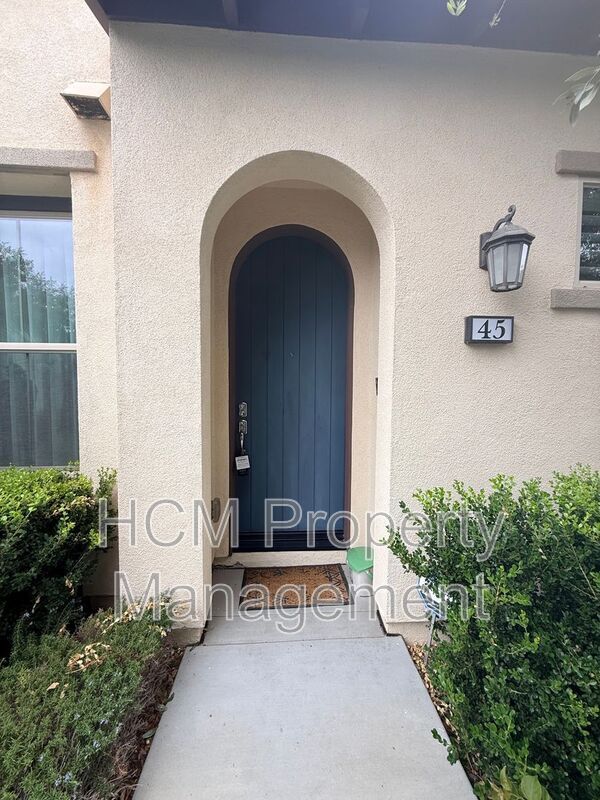 45 Savannah in Lake Forest, CA - Foto de edificio - Building Photo