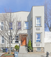 5925 68th Ave in Ridgewood, NY - Foto de edificio - Building Photo