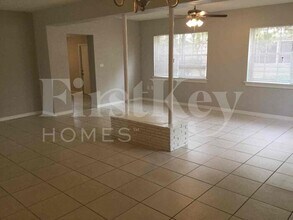 980 NW 182nd St in Miami, FL - Building Photo - Building Photo