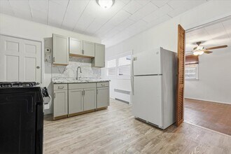 132 Thorne St in Jersey City, NJ - Building Photo - Building Photo