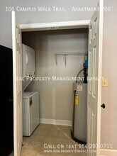 100 Campus Walk Trl in Elon, NC - Foto de edificio - Building Photo