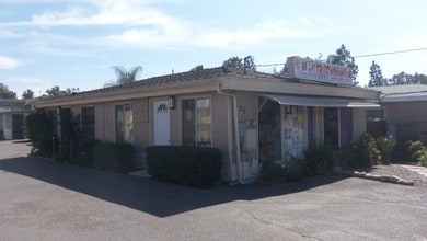 467-475 N Melrose Dr in Vista, CA - Building Photo - Building Photo
