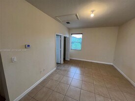 16735 SW 95th St in Miami, FL - Building Photo