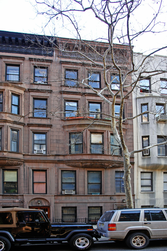 27 W 70th St in New York, NY - Building Photo - Building Photo