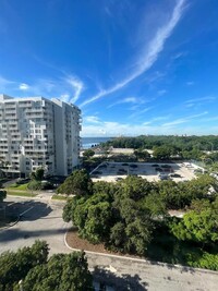 145 SE 25th Rd, Unit 801 in Miami, FL - Foto de edificio - Building Photo