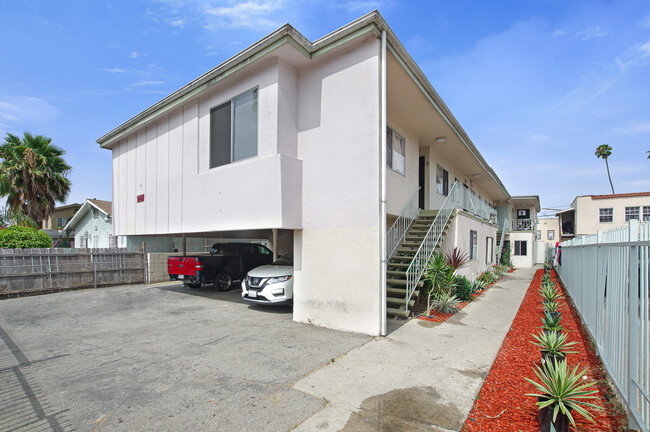 1445 S Cloverdale Ave in Los Angeles, CA - Building Photo - Building Photo