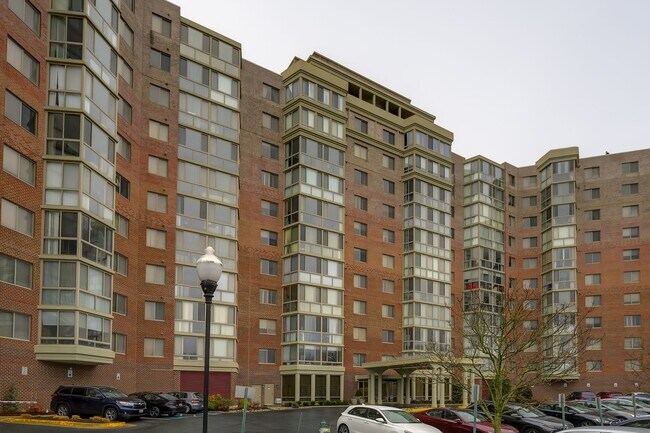 3100 N Leisure World Blvd in Silver Spring, MD - Building Photo - Building Photo