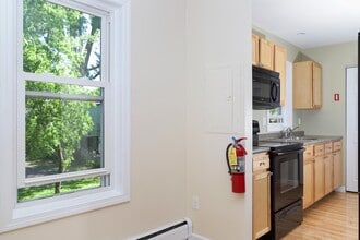 37 Decatur St in Burlington, VT - Building Photo - Building Photo